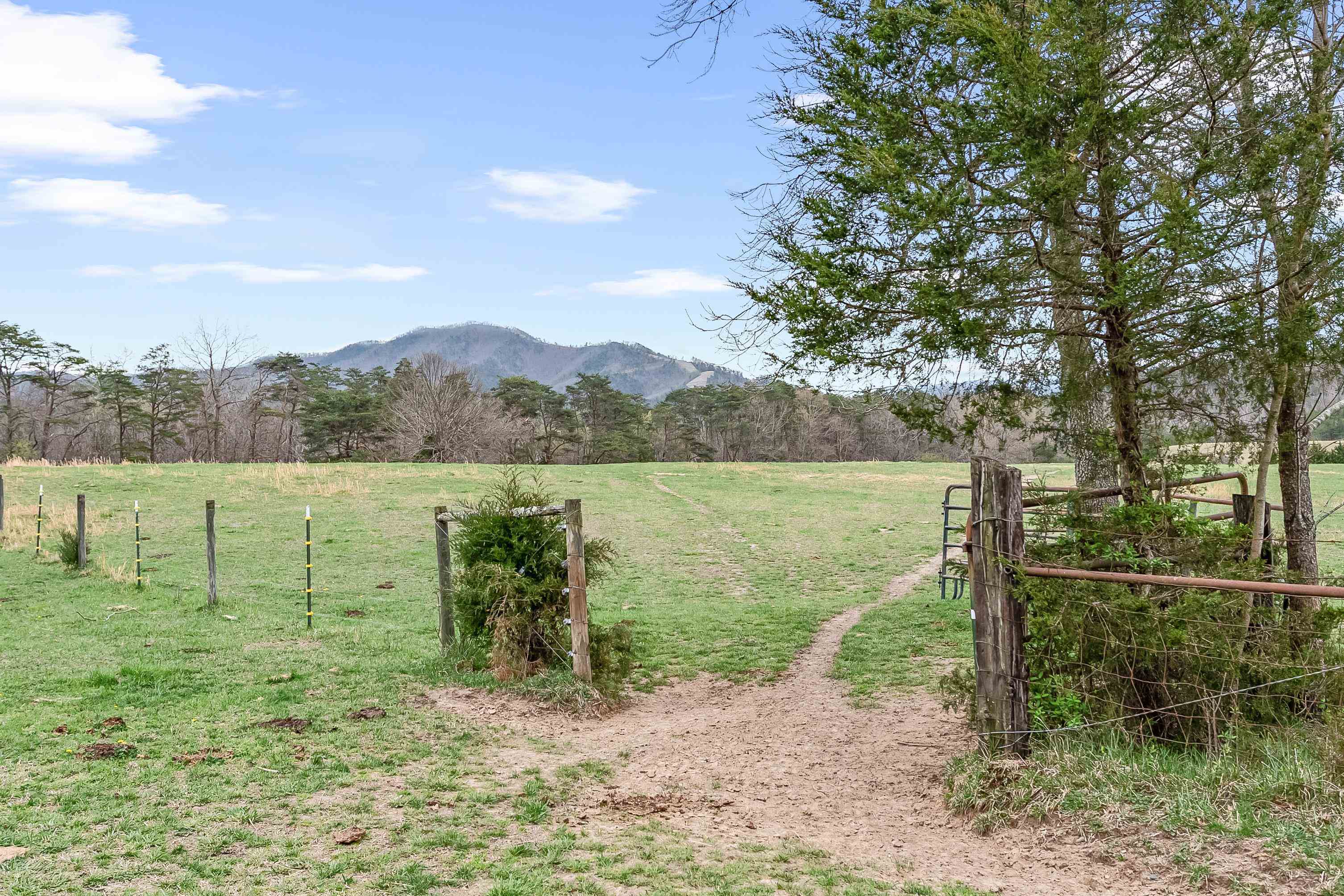 Elliston, Virginia 24087, United States, 3 Bedrooms Bedrooms, ,2 BathroomsBathrooms,Residential,Pending,109108