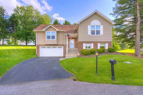 208 GLEN VIEW LN, RADFORD, VA 24141 - Image f7eeec8a9ca5655b595eec43b58128e8/1816972050