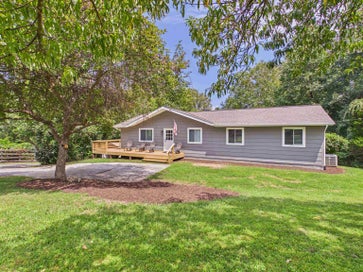 966 MAGNOLIA Lane Christiansburg VA 24073