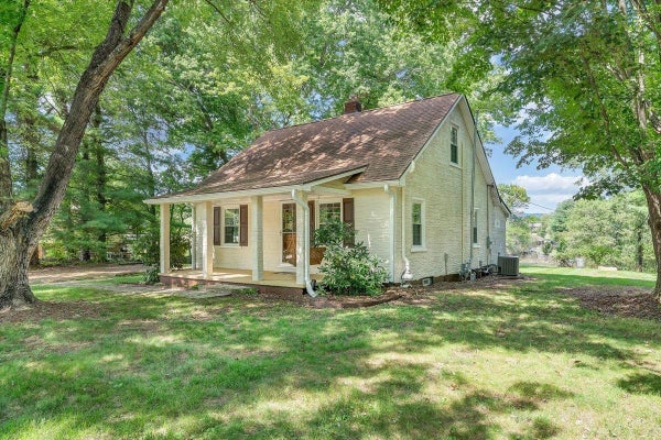 1209 BISHOP RD, BLACKSBURG, VA 24060 - Image ff2568d2ee18317e4453e733c0e2e2cd/484307094