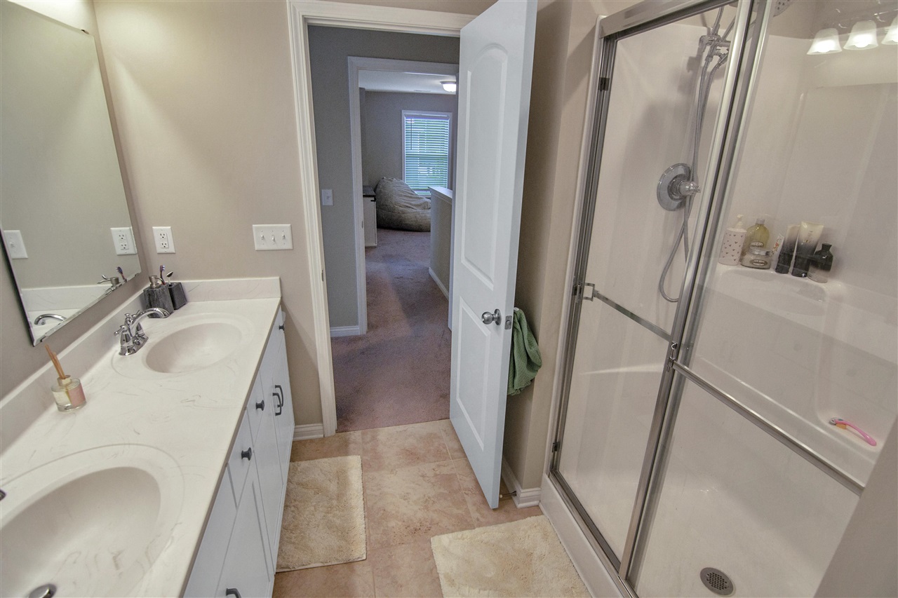 Bowling Green, Kentucky 42104, United States, 4 Bedrooms Bedrooms, ,3 BathroomsBathrooms,Residential,Pending,41304