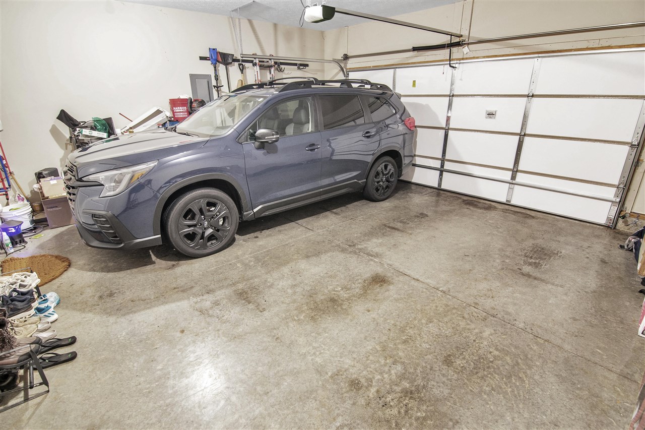 Bowling Green, Kentucky 42104, United States, 4 Bedrooms Bedrooms, ,3 BathroomsBathrooms,Residential,Pending,41304