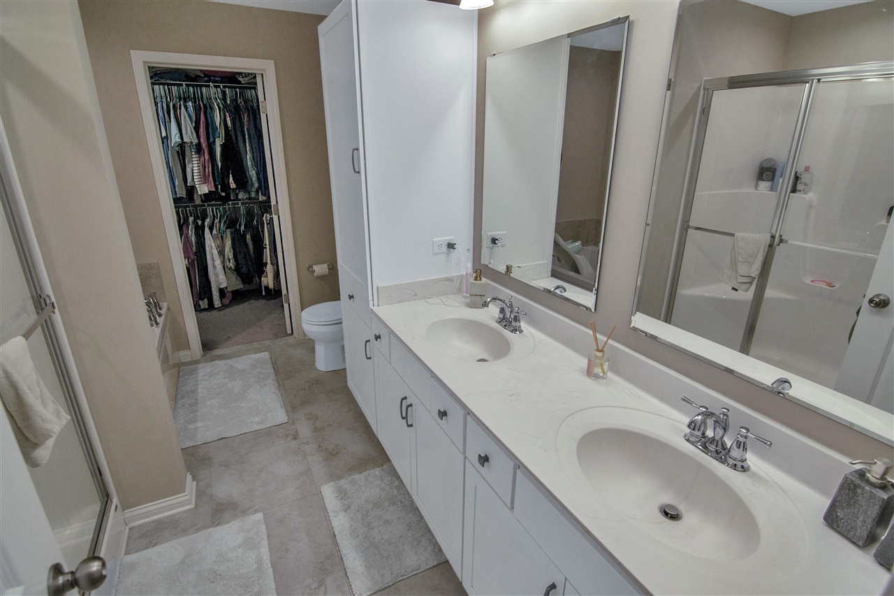 Bowling Green, Kentucky 42104, United States, 4 Bedrooms Bedrooms, ,3 BathroomsBathrooms,Residential,Pending,41304