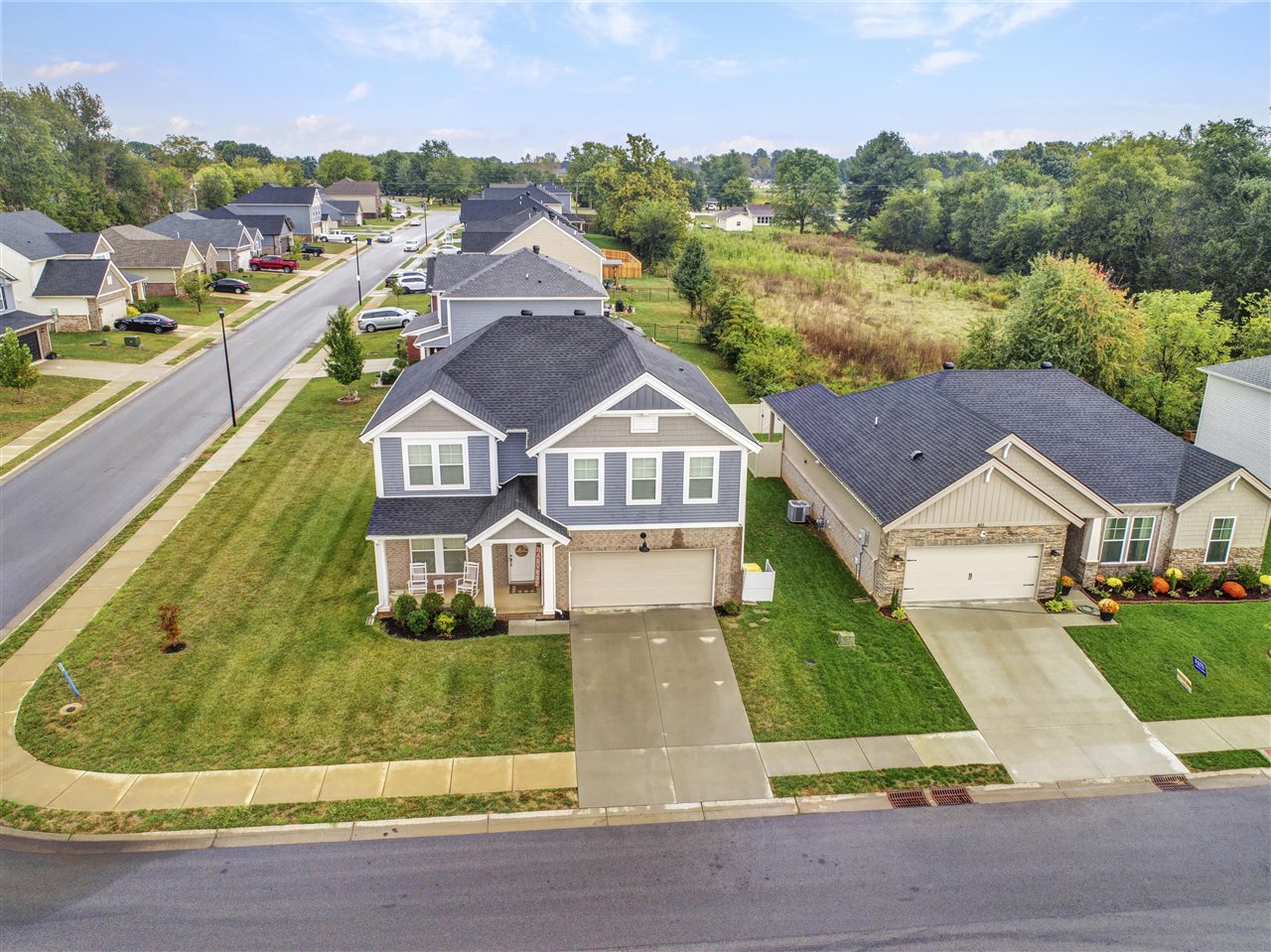 Bowling Green, Kentucky 42104, United States, 4 Bedrooms Bedrooms, ,3 BathroomsBathrooms,Residential,Pending,41304