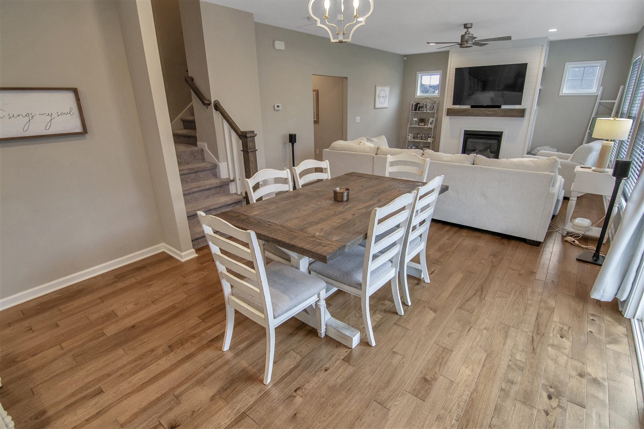 Bowling Green, Kentucky 42104, United States, 4 Bedrooms Bedrooms, ,3 BathroomsBathrooms,Residential,Pending,41304