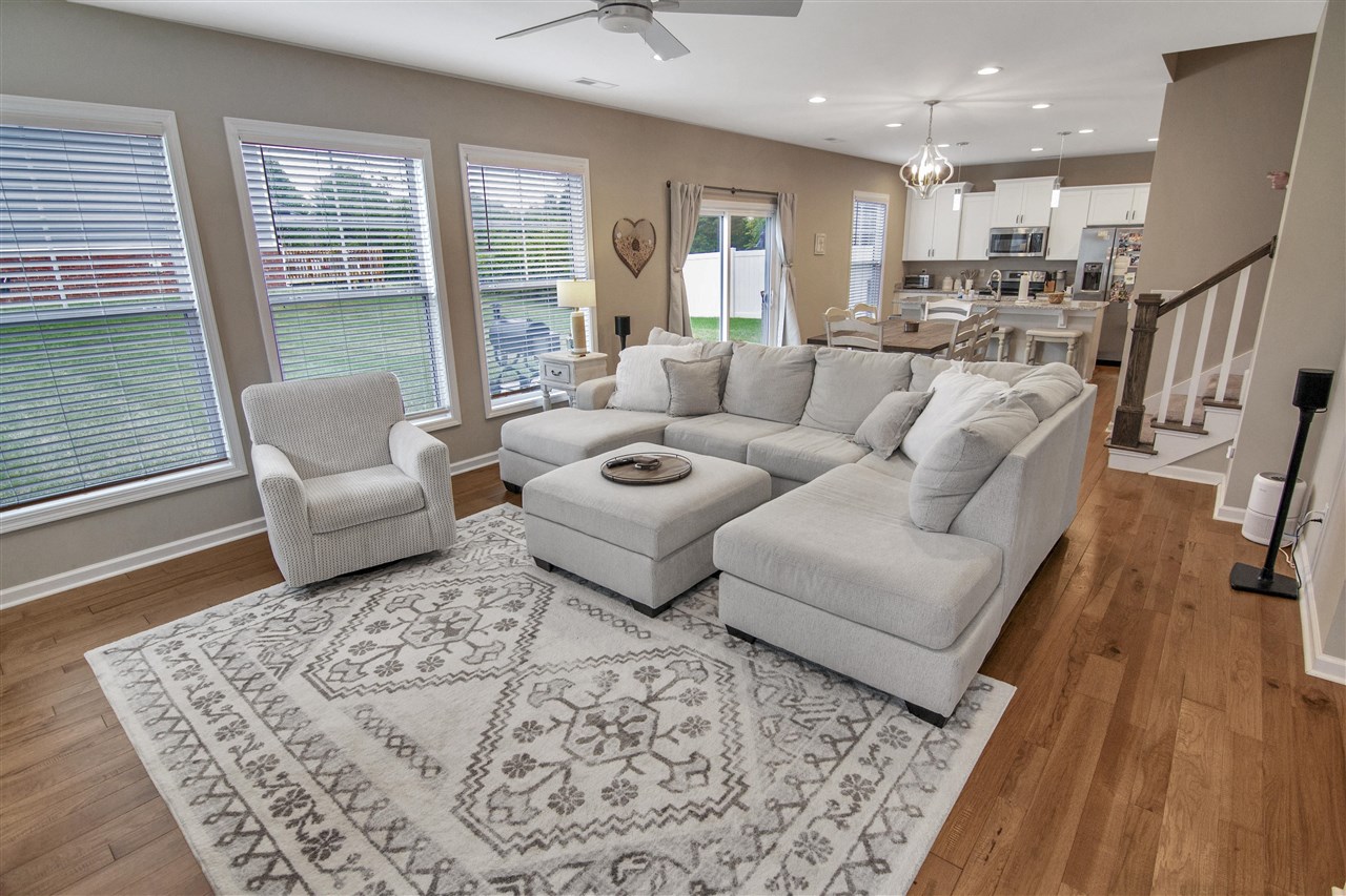 Bowling Green, Kentucky 42104, United States, 4 Bedrooms Bedrooms, ,3 BathroomsBathrooms,Residential,Pending,41304