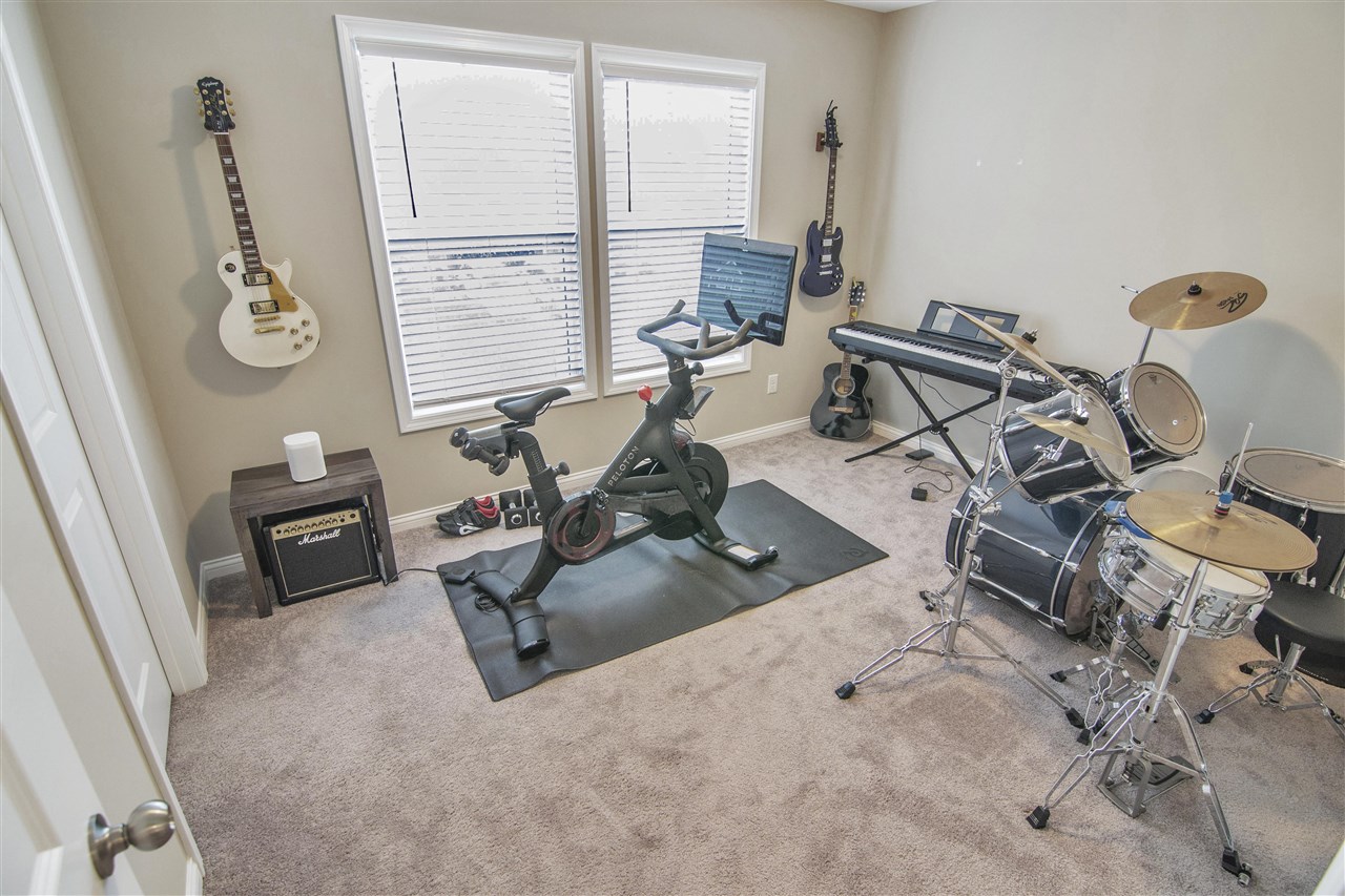 Bowling Green, Kentucky 42104, United States, 4 Bedrooms Bedrooms, ,3 BathroomsBathrooms,Residential,Pending,41304