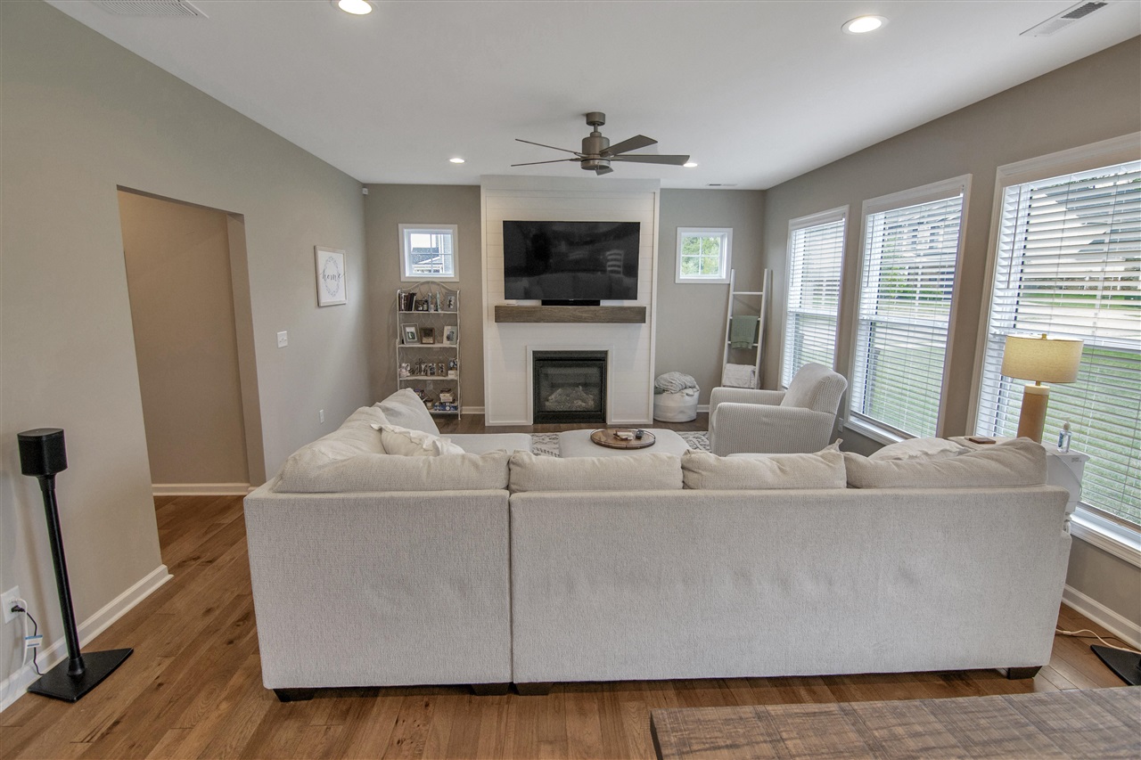 Bowling Green, Kentucky 42104, United States, 4 Bedrooms Bedrooms, ,3 BathroomsBathrooms,Residential,Pending,41304