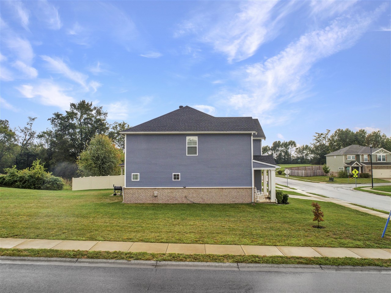 Bowling Green, Kentucky 42104, United States, 4 Bedrooms Bedrooms, ,3 BathroomsBathrooms,Residential,Pending,41304