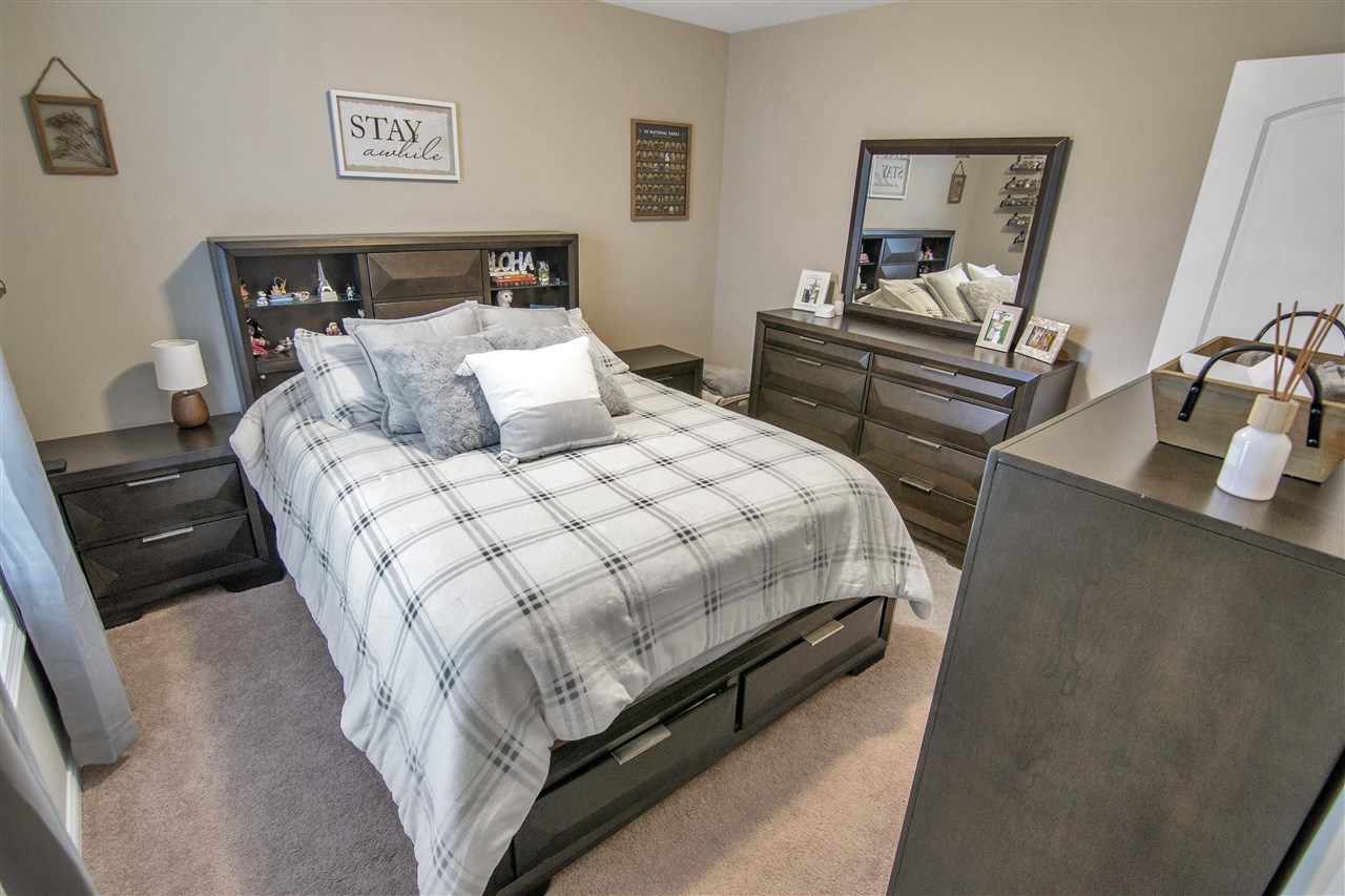 Bowling Green, Kentucky 42104, United States, 4 Bedrooms Bedrooms, ,3 BathroomsBathrooms,Residential,Pending,41304