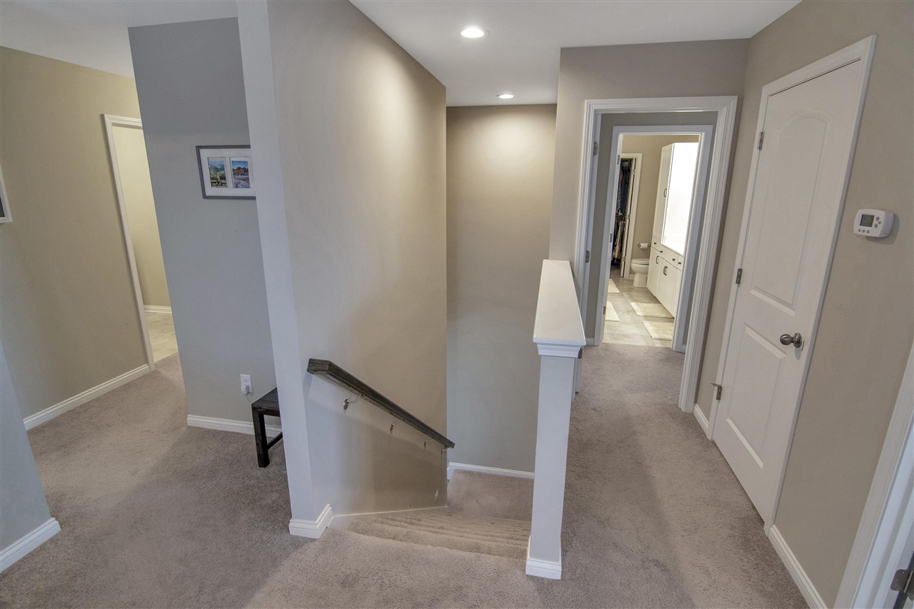 Bowling Green, Kentucky 42104, United States, 4 Bedrooms Bedrooms, ,3 BathroomsBathrooms,Residential,Pending,41304