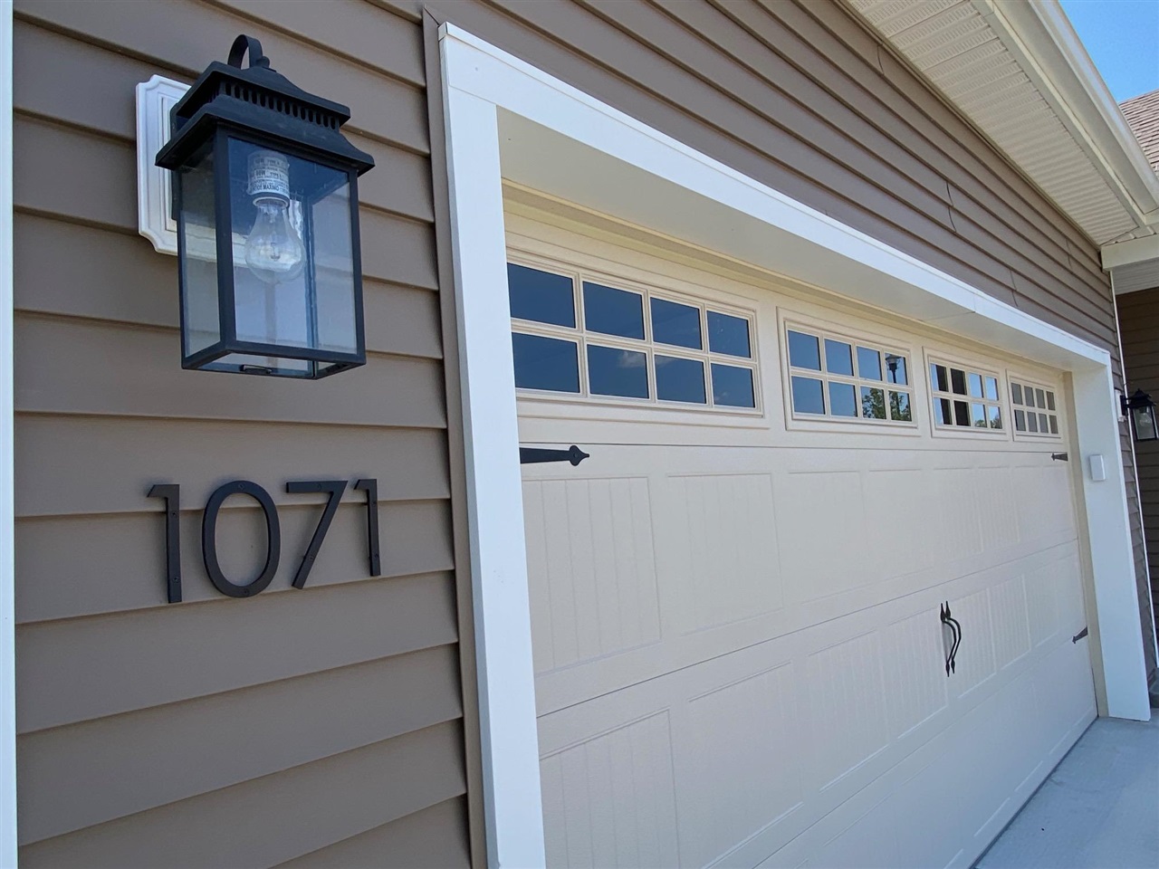 1071 County House Lane