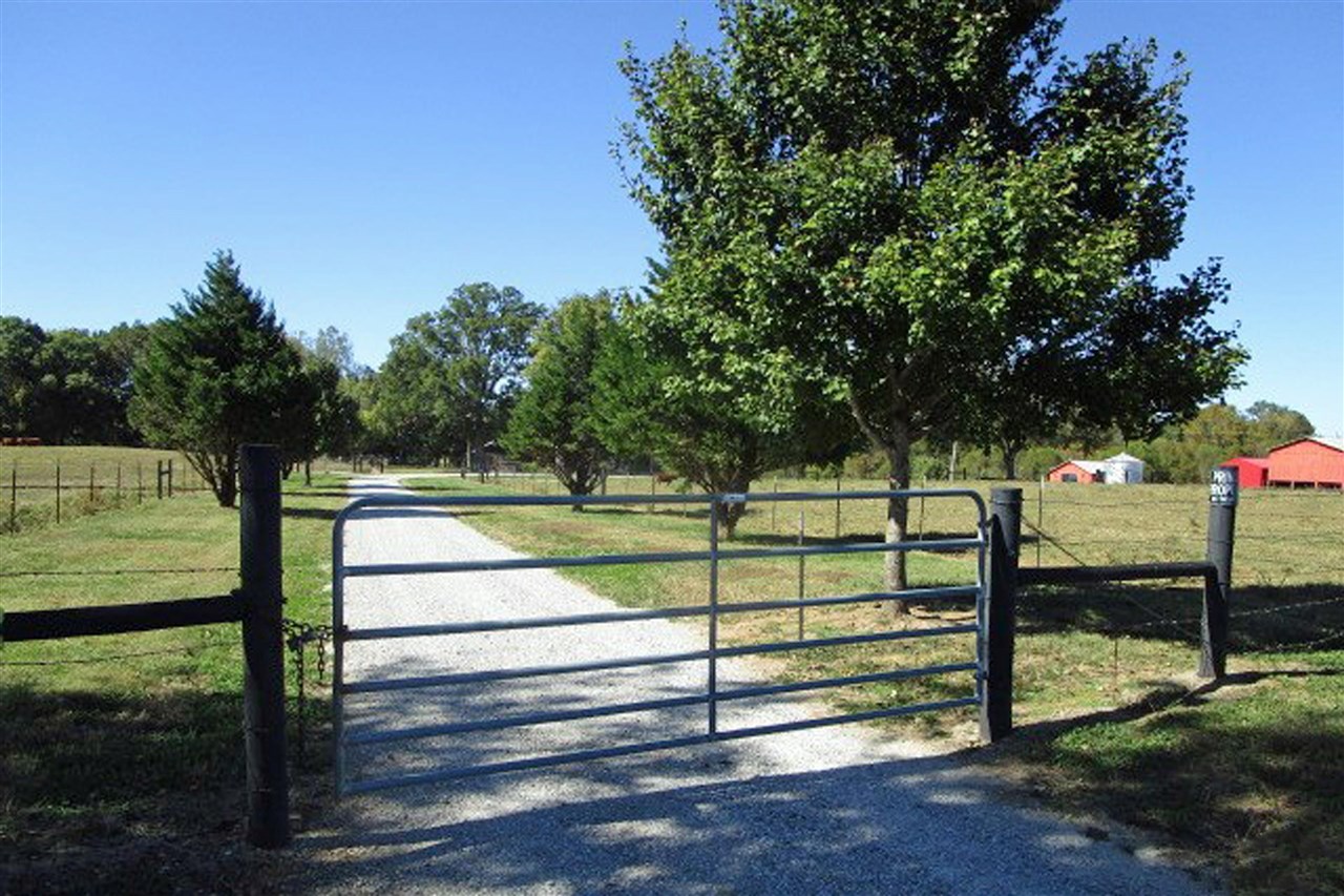 Photo 1 of 34 — 144 Mary Adams Road, Franklin, KY 42134