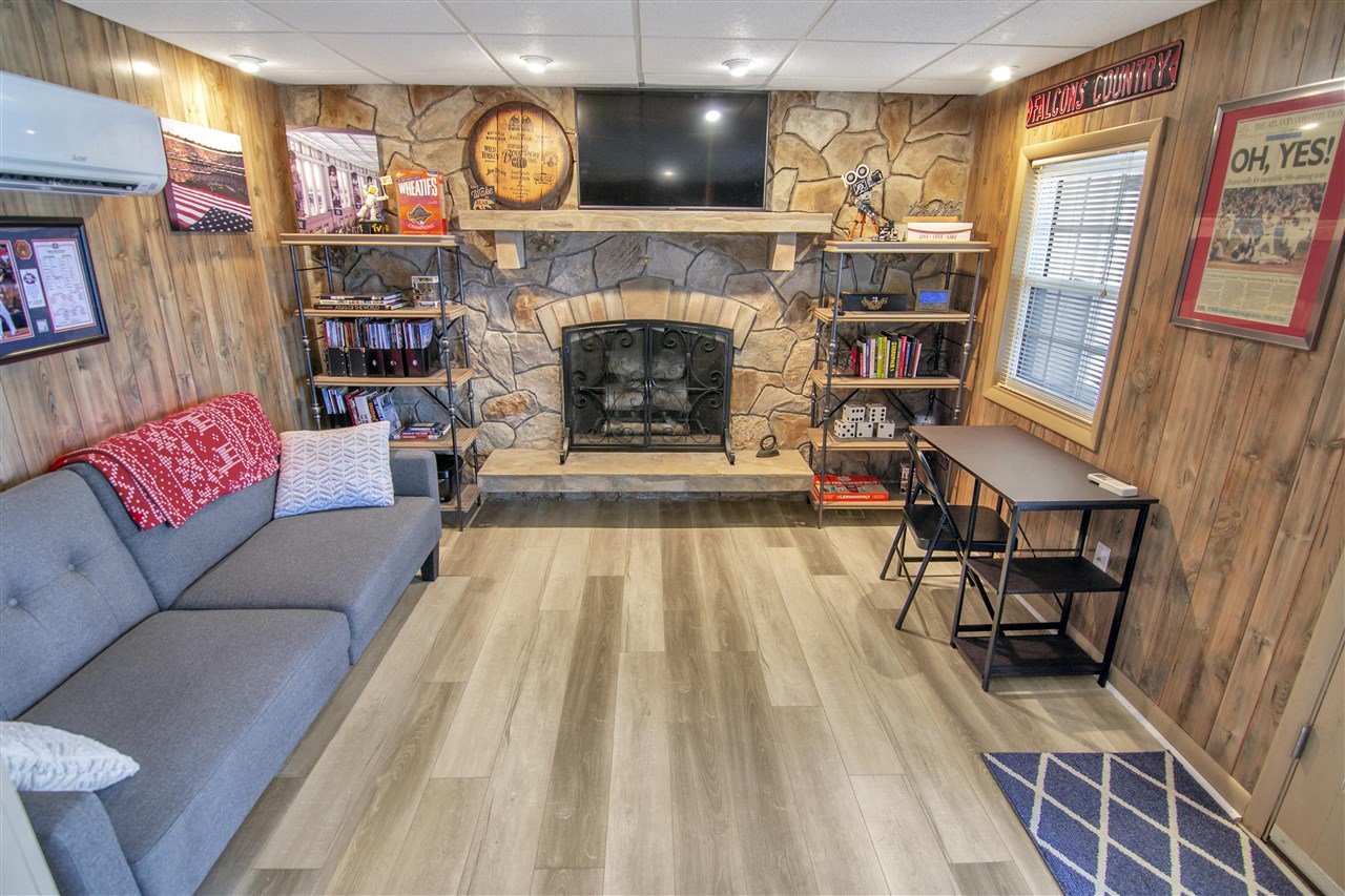 Scottsville, Kentucky 42164, United States, 3 Bedrooms Bedrooms, ,2 BathroomsBathrooms,Residential,Pending,102821