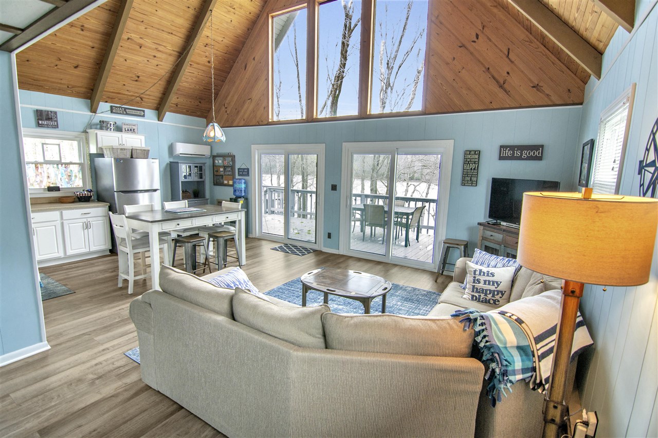 Scottsville, Kentucky 42164, United States, 3 Bedrooms Bedrooms, ,2 BathroomsBathrooms,Residential,Pending,102821