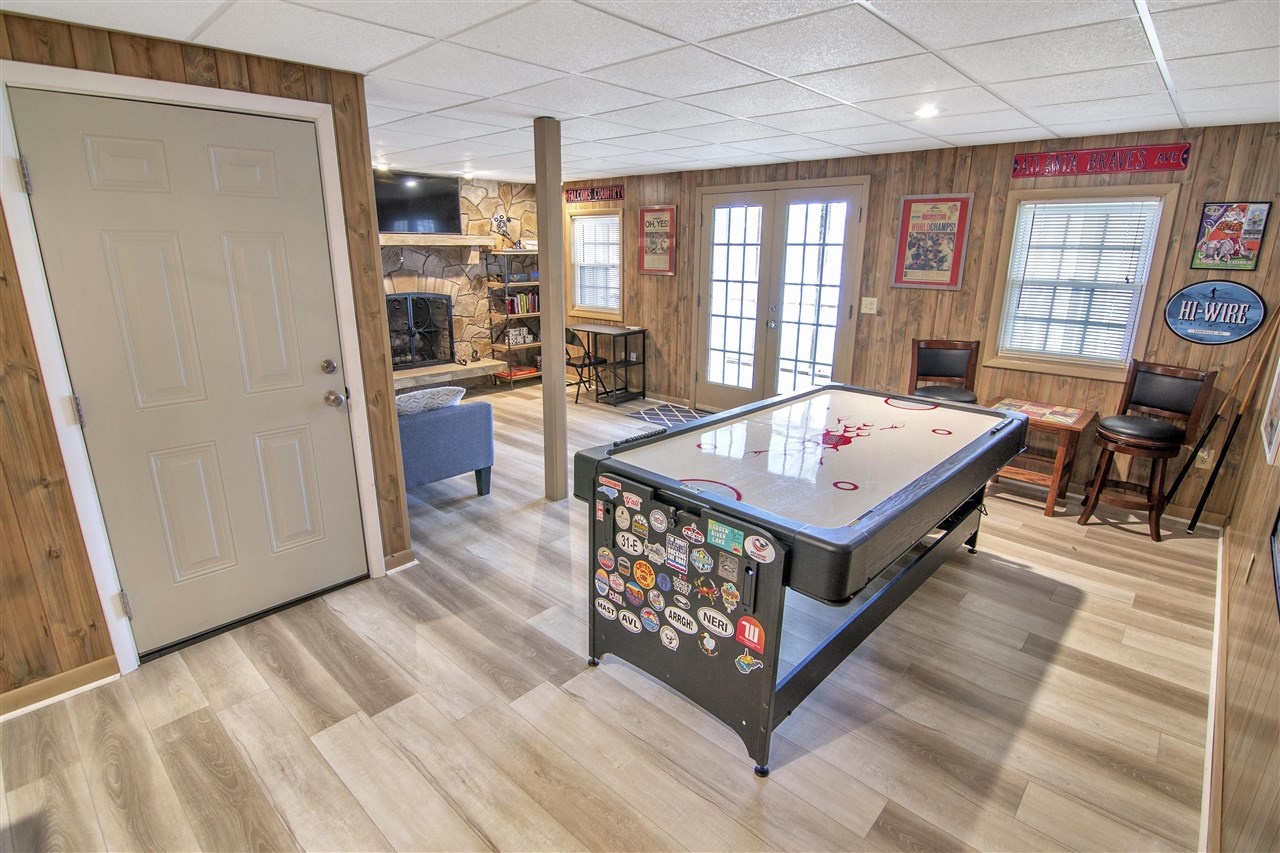 Scottsville, Kentucky 42164, United States, 3 Bedrooms Bedrooms, ,2 BathroomsBathrooms,Residential,Pending,102821