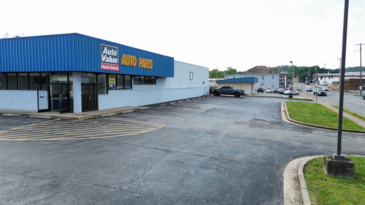 Photo 1 of 22 — 320 N Main Street, Russellville, KY 42276