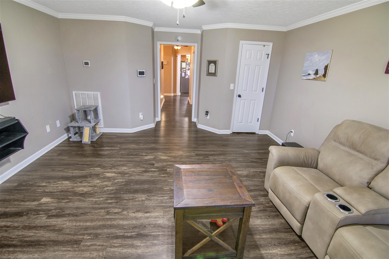 Franklin, Kentucky 42134, United States, 3 Bedrooms Bedrooms, ,2 BathroomsBathrooms,Residential,Active,252825