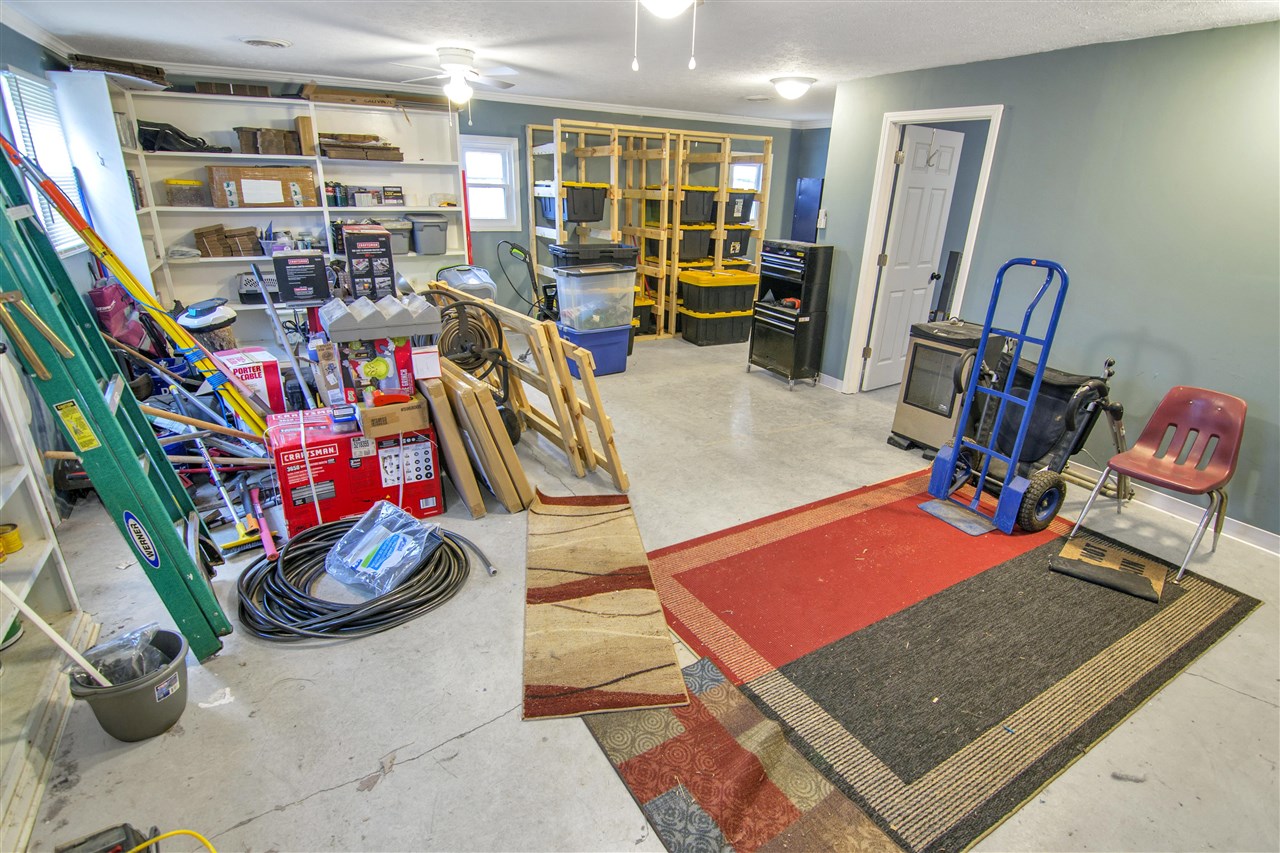 Franklin, Kentucky 42134, United States, 3 Bedrooms Bedrooms, ,2 BathroomsBathrooms,Residential,Active,252825