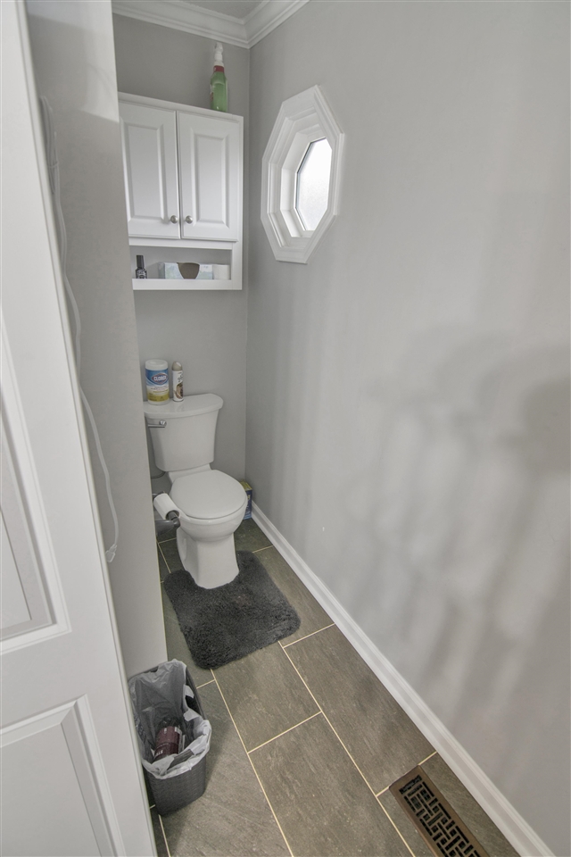 Franklin, Kentucky 42134, United States, 3 Bedrooms Bedrooms, ,2 BathroomsBathrooms,Residential,Active,252825