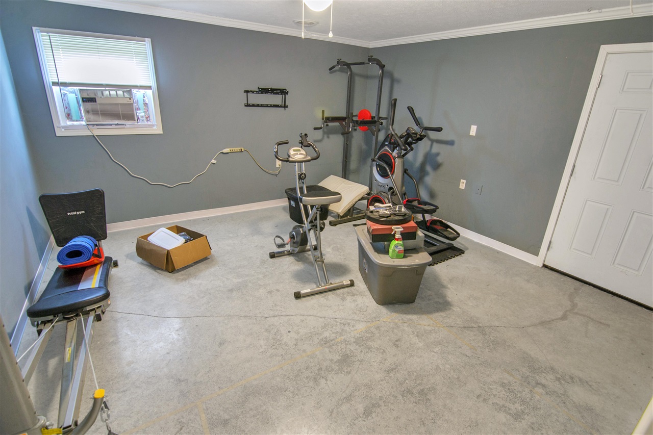 Franklin, Kentucky 42134, United States, 3 Bedrooms Bedrooms, ,2 BathroomsBathrooms,Residential,Active,252825