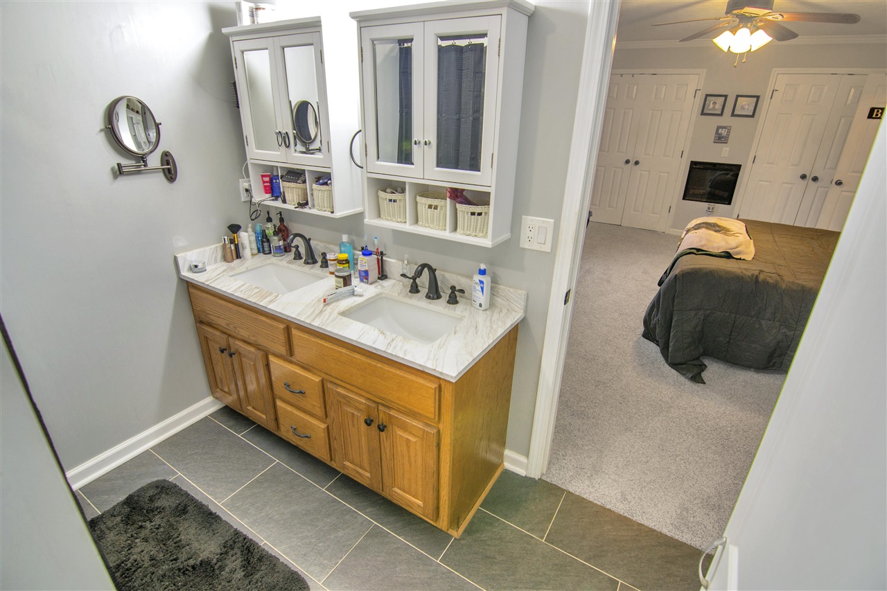 Franklin, Kentucky 42134, United States, 3 Bedrooms Bedrooms, ,2 BathroomsBathrooms,Residential,Active,252825