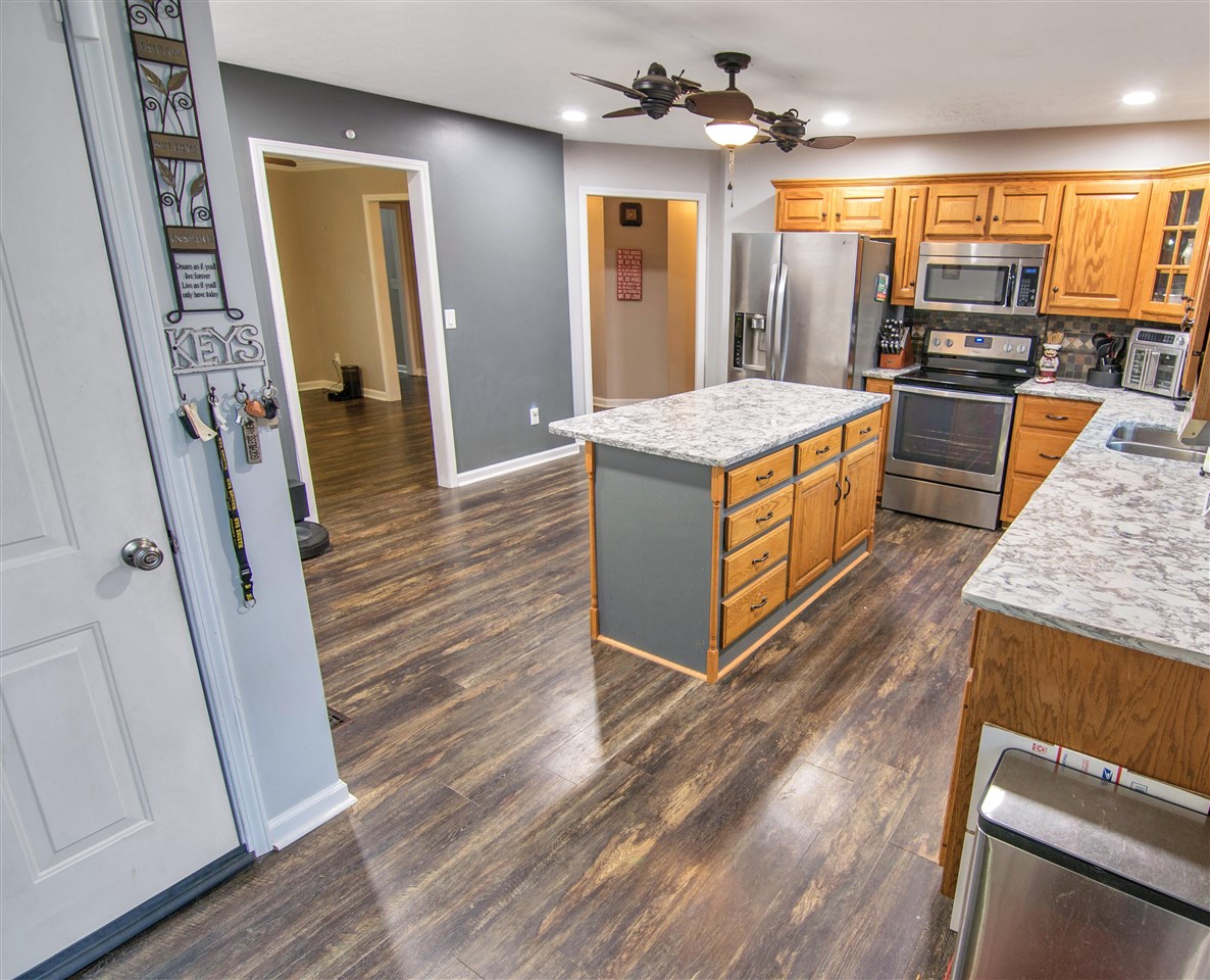 Franklin, Kentucky 42134, United States, 3 Bedrooms Bedrooms, ,2 BathroomsBathrooms,Residential,Active,252825