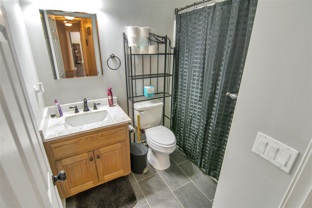 Franklin, Kentucky 42134, United States, 3 Bedrooms Bedrooms, ,2 BathroomsBathrooms,Residential,Active,252825