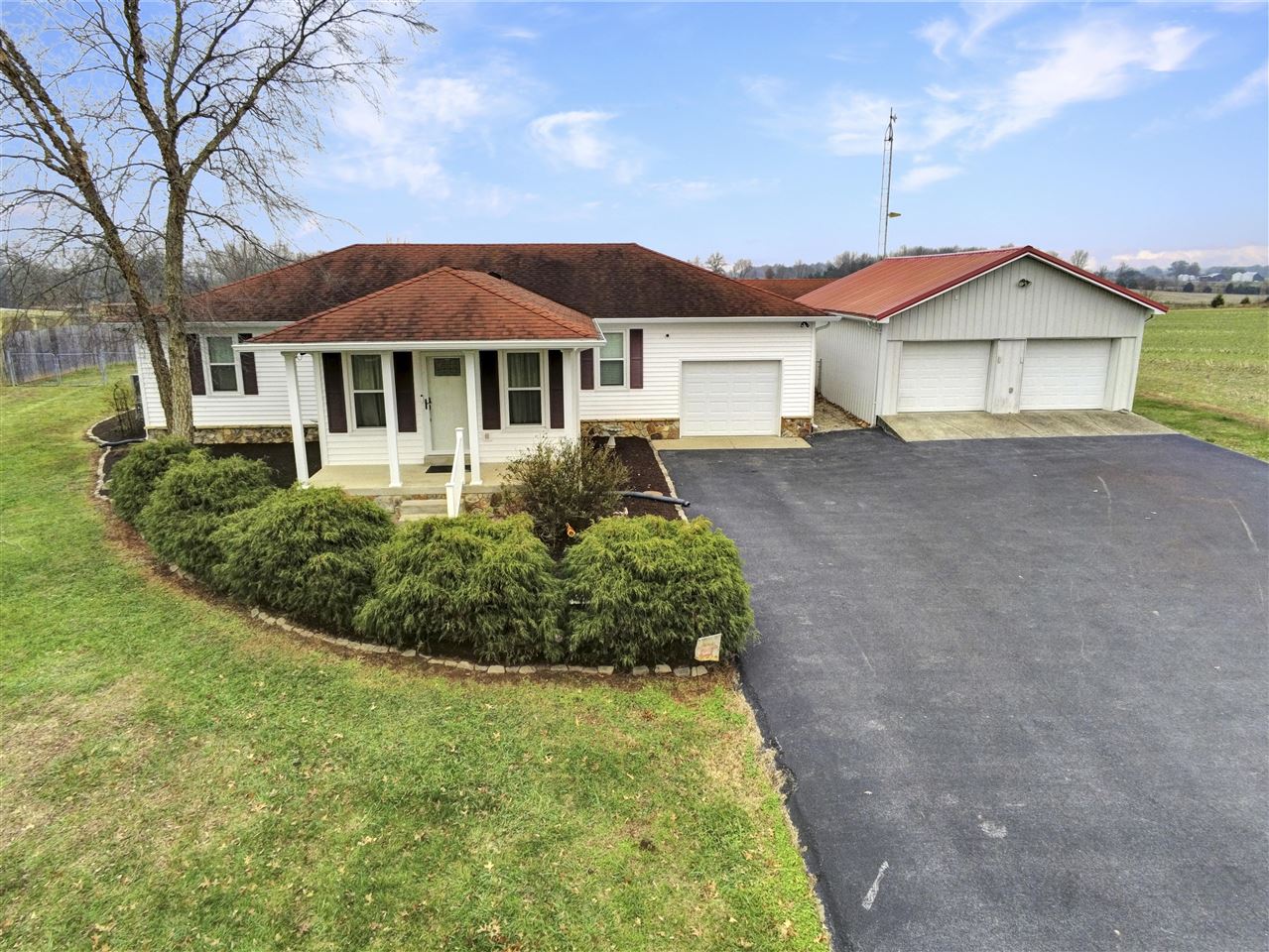 Franklin, Kentucky 42134, United States, 3 Bedrooms Bedrooms, ,2 BathroomsBathrooms,Residential,Active,252825