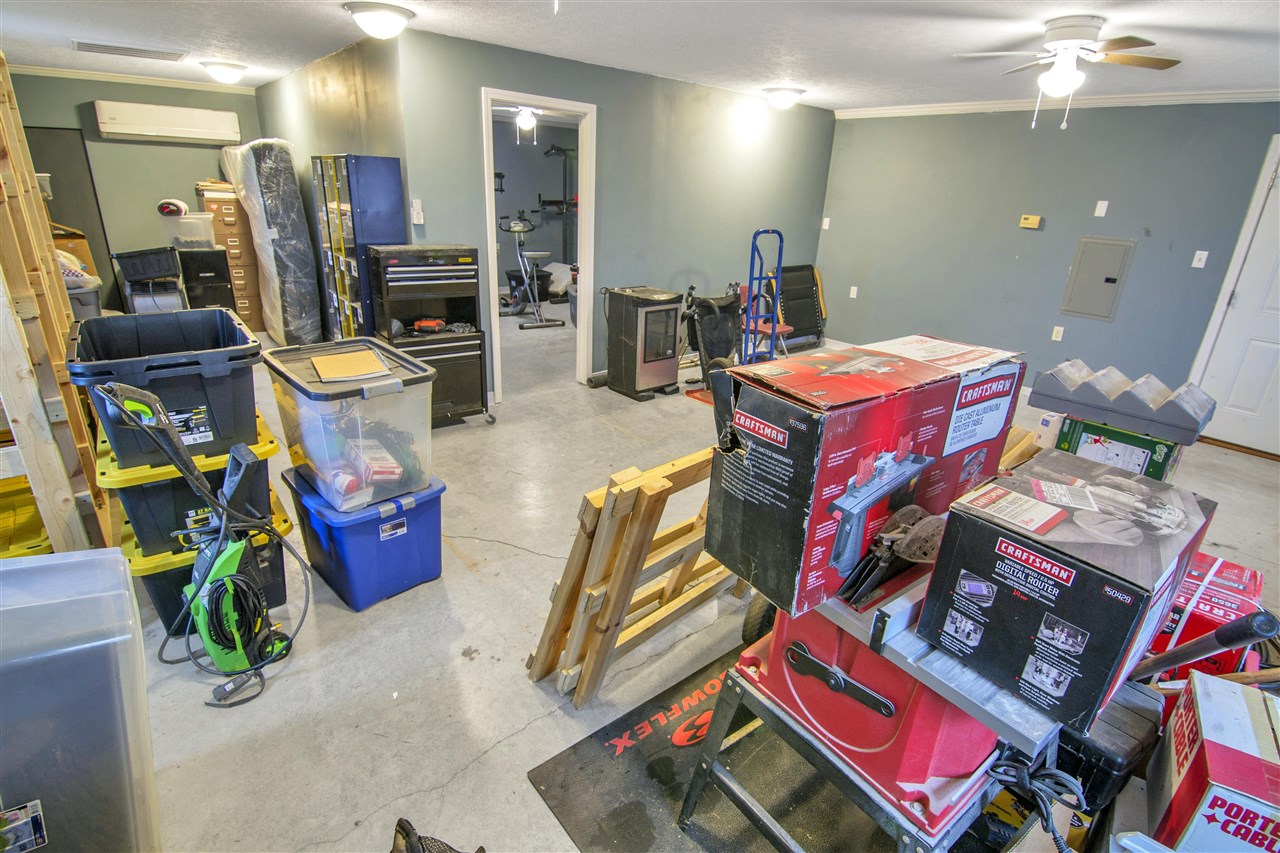 Franklin, Kentucky 42134, United States, 3 Bedrooms Bedrooms, ,2 BathroomsBathrooms,Residential,Active,252825