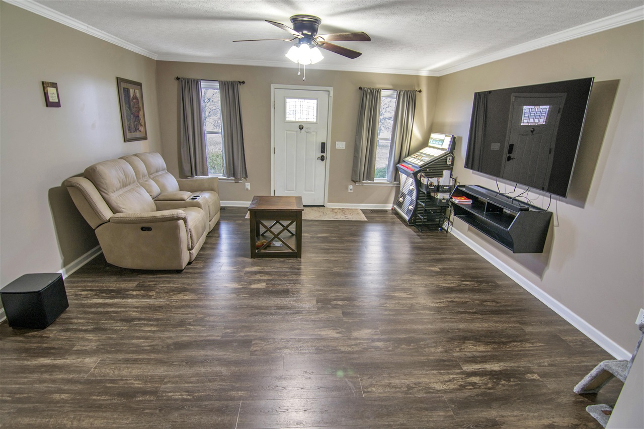 Franklin, Kentucky 42134, United States, 3 Bedrooms Bedrooms, ,2 BathroomsBathrooms,Residential,Active,252825