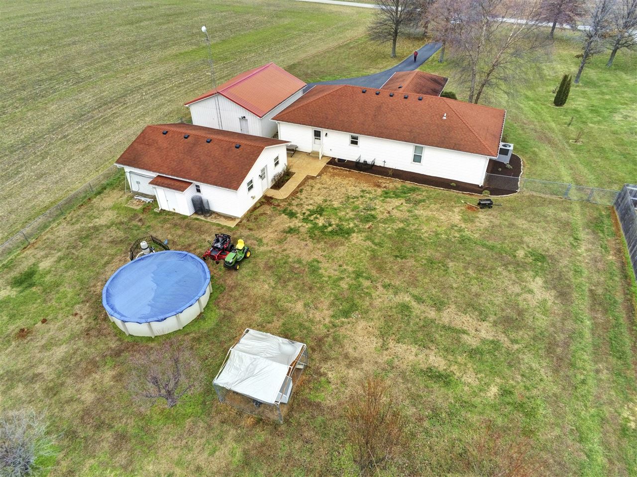 Franklin, Kentucky 42134, United States, 3 Bedrooms Bedrooms, ,2 BathroomsBathrooms,Residential,Active,252825