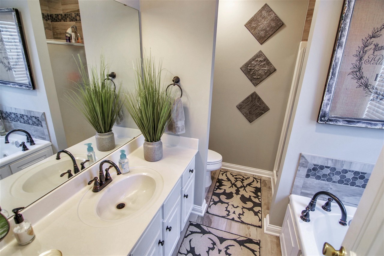 Bowling Green, Kentucky 42104, United States, 3 Bedrooms Bedrooms, ,2 BathroomsBathrooms,Residential,Active,130370