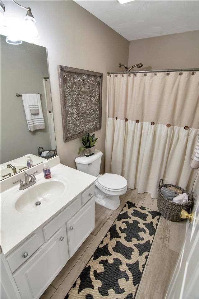 Bowling Green, Kentucky 42104, United States, 3 Bedrooms Bedrooms, ,2 BathroomsBathrooms,Residential,Active,130370