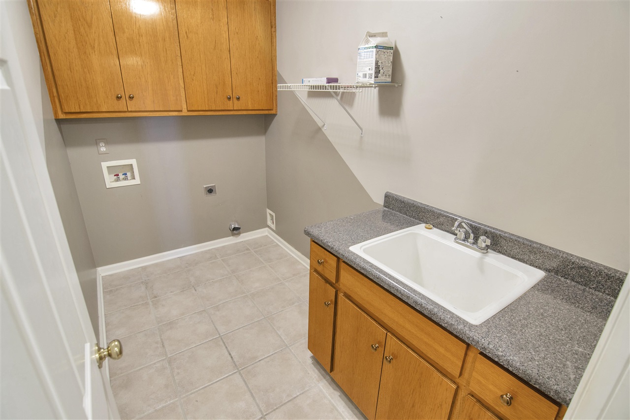 Bowling Green, Kentucky 42104, United States, 3 Bedrooms Bedrooms, ,3 BathroomsBathrooms,Residential,Active,81701