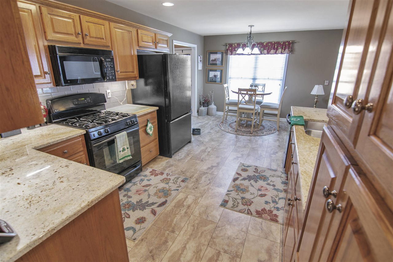 Bowling Green, Kentucky 42104, United States, 3 Bedrooms Bedrooms, ,3 BathroomsBathrooms,Residential,Active,81701