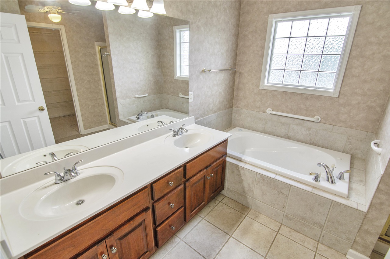 Bowling Green, Kentucky 42104, United States, 3 Bedrooms Bedrooms, ,3 BathroomsBathrooms,Residential,Active,81701