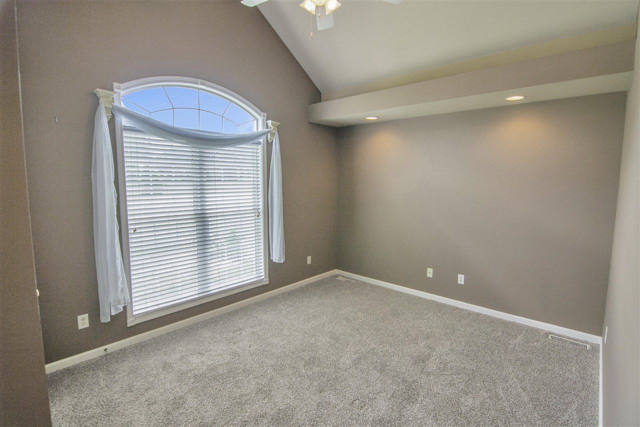 Bowling Green, Kentucky 42104, United States, 3 Bedrooms Bedrooms, ,3 BathroomsBathrooms,Residential,Active,81701