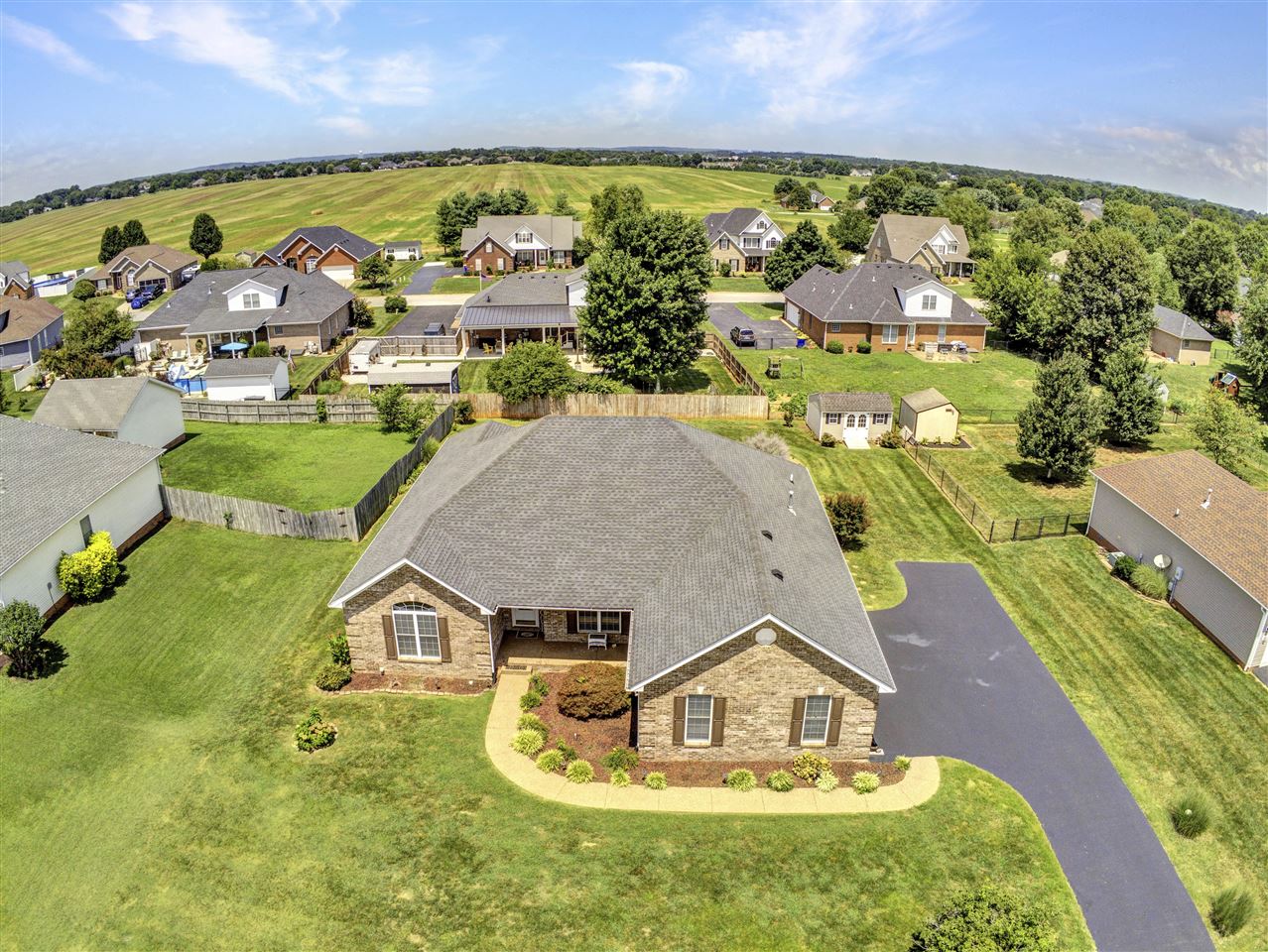 Bowling Green, Kentucky 42104, United States, 3 Bedrooms Bedrooms, ,3 BathroomsBathrooms,Residential,Active,81701