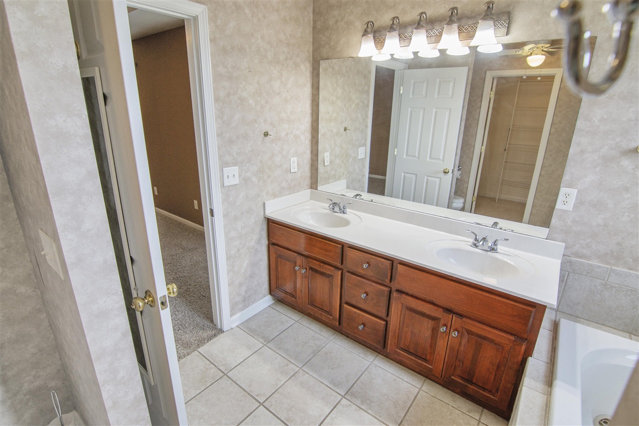 Bowling Green, Kentucky 42104, United States, 3 Bedrooms Bedrooms, ,3 BathroomsBathrooms,Residential,Active,81701