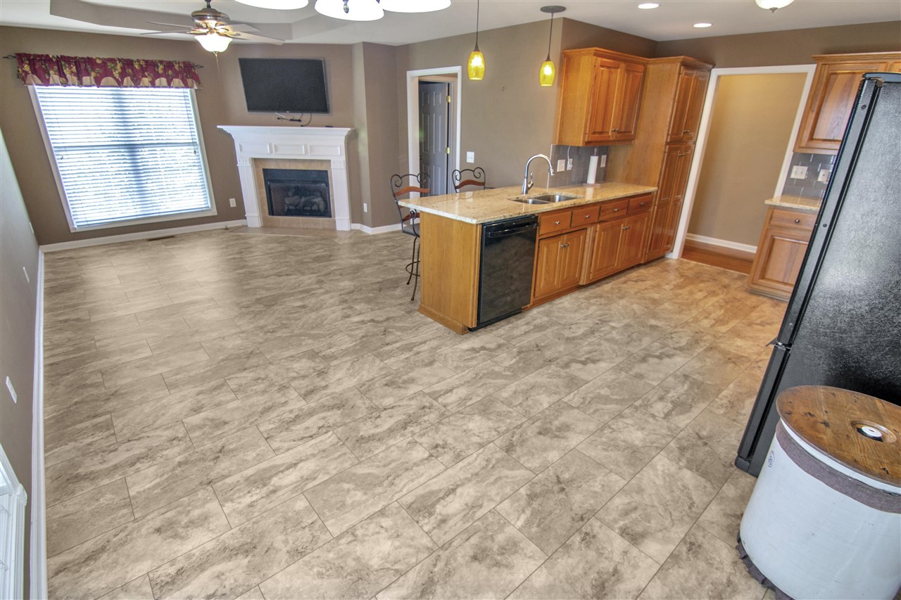 Bowling Green, Kentucky 42104, United States, 3 Bedrooms Bedrooms, ,3 BathroomsBathrooms,Residential,Active,81701