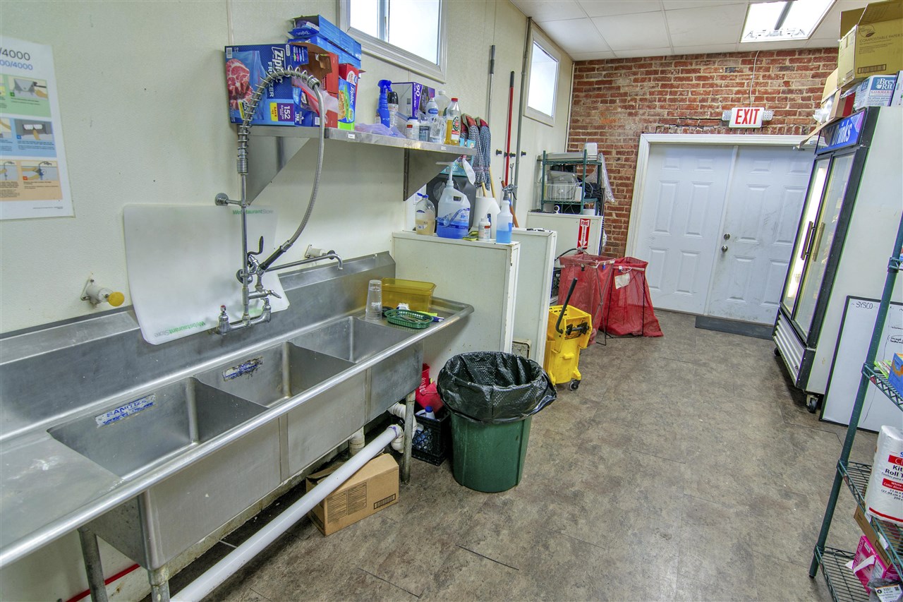 Cave City, Kentucky 42127, United States, ,Commercial,Active,243733