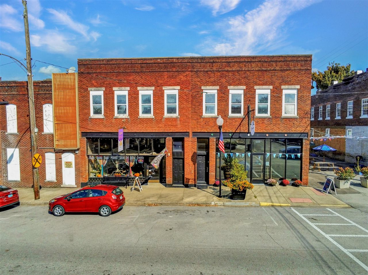 Cave City, Kentucky 42127, United States, ,Commercial,Active,243733