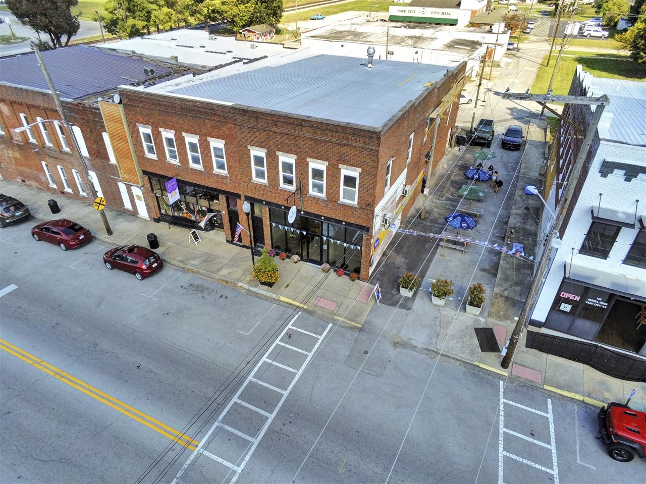 Cave City, Kentucky 42127, United States, ,Commercial,Active,243733