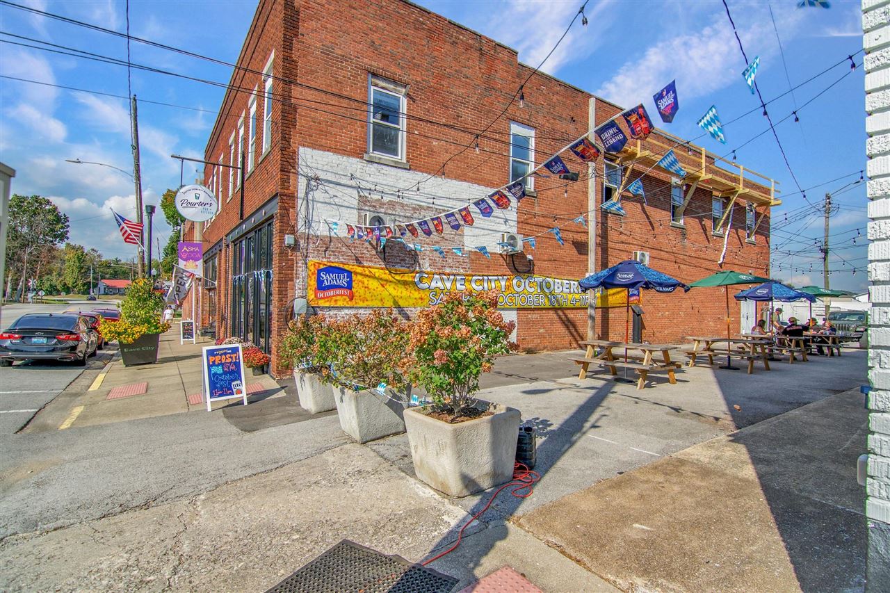Cave City, Kentucky 42127, United States, ,Commercial,Active,243733