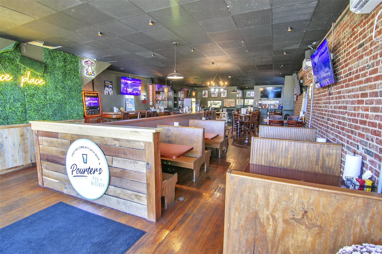 Cave City, Kentucky 42127, United States, ,Commercial,Active,243733