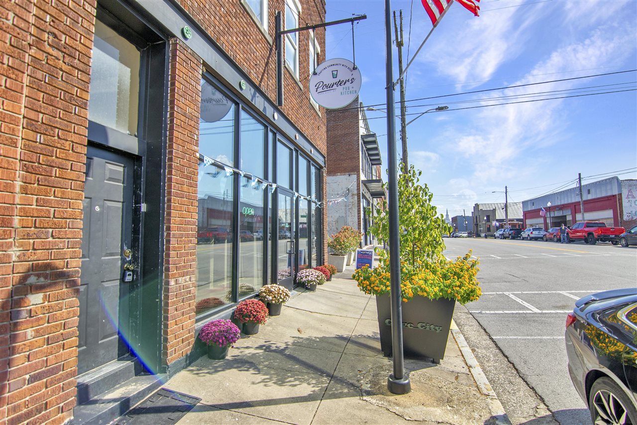 Cave City, Kentucky 42127, United States, ,Commercial,Active,243733