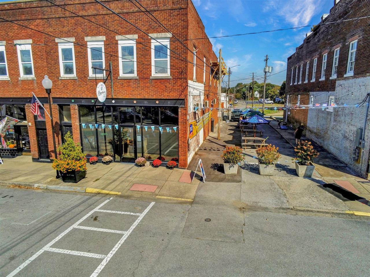 Cave City, Kentucky 42127, United States, ,Commercial,Active,243733