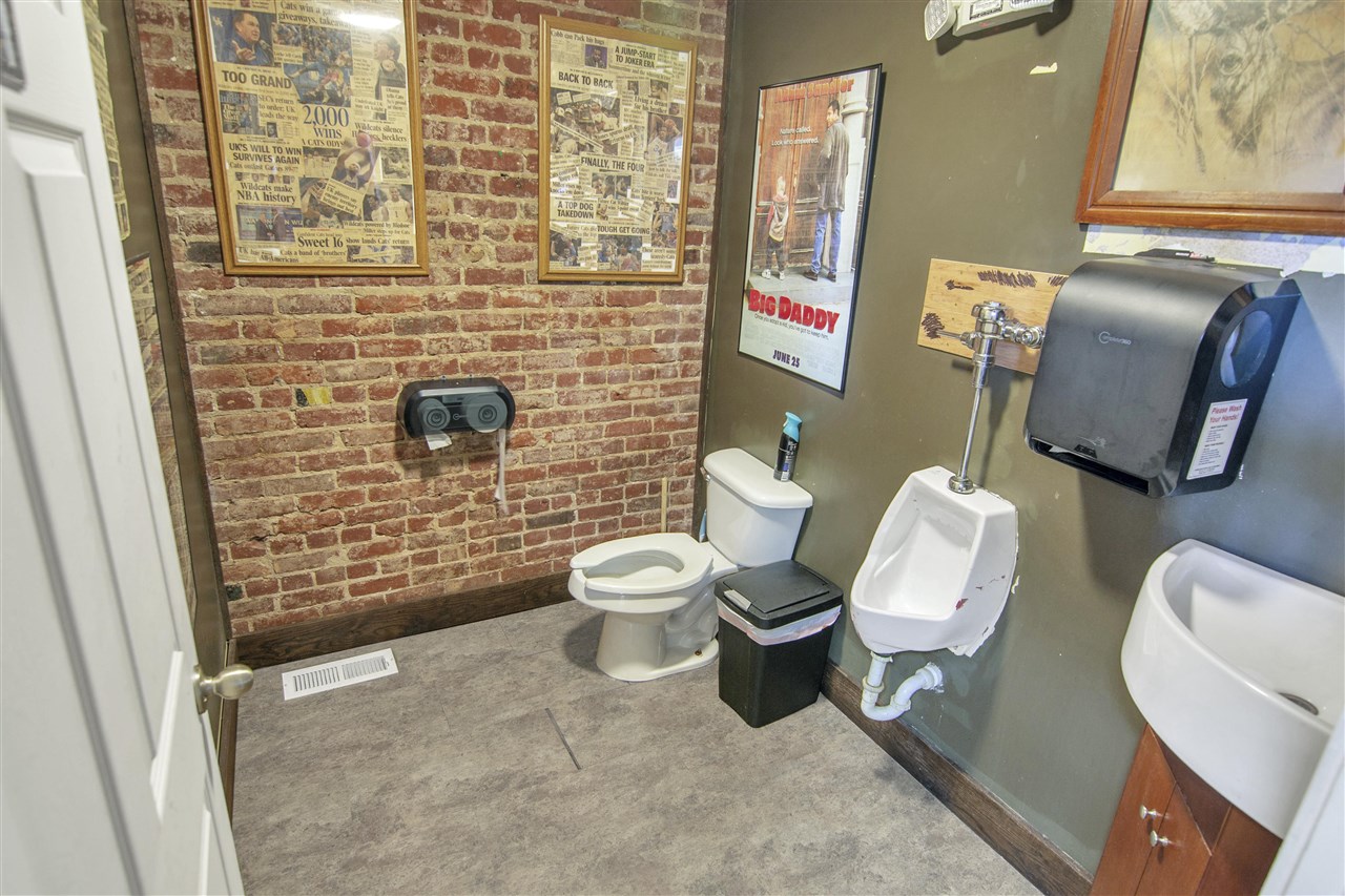 Cave City, Kentucky 42127, United States, ,Commercial,Active,243733