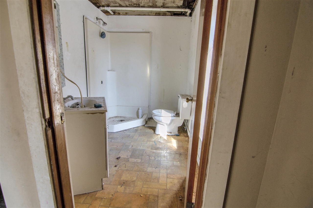 Cave City, Kentucky 42127, United States, ,Commercial,Active,243733